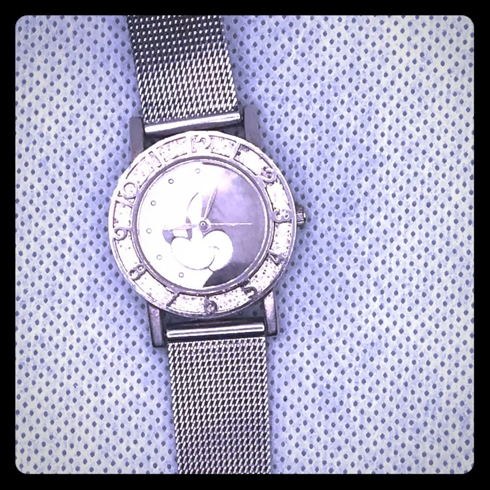 Mickey Silhouette watch‎